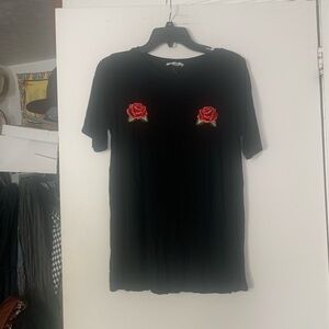 ⭐️Rose Embroidered T-Shirt S